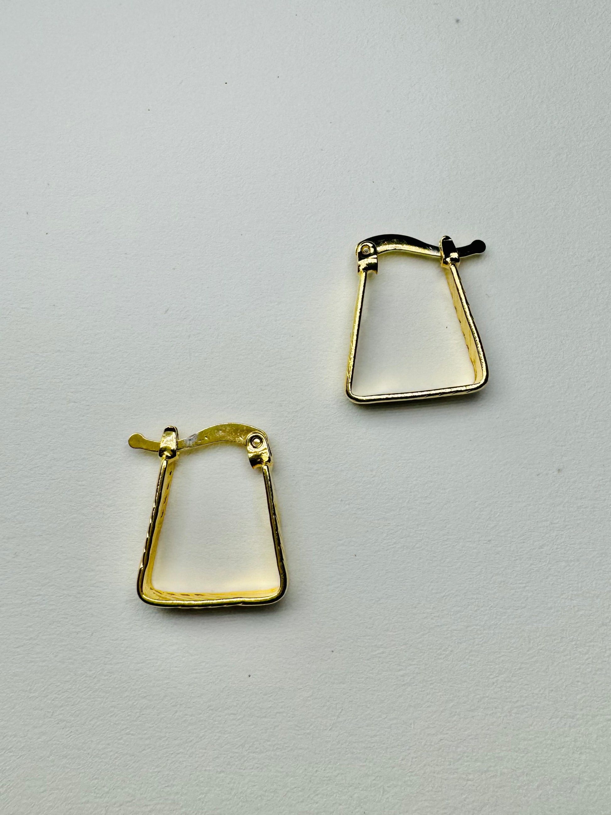 Ari Hoops Side